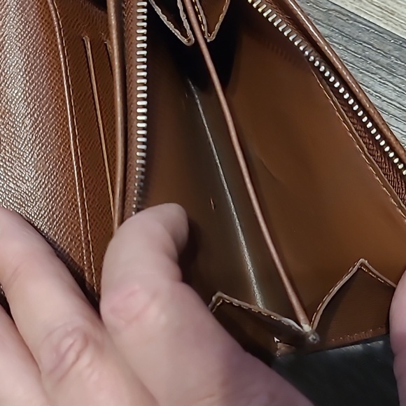 Beautiful authentic louis vuitton wallet - Picture 10 of 13